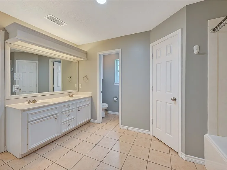 4406 Colony Chase Dr — Photo 11