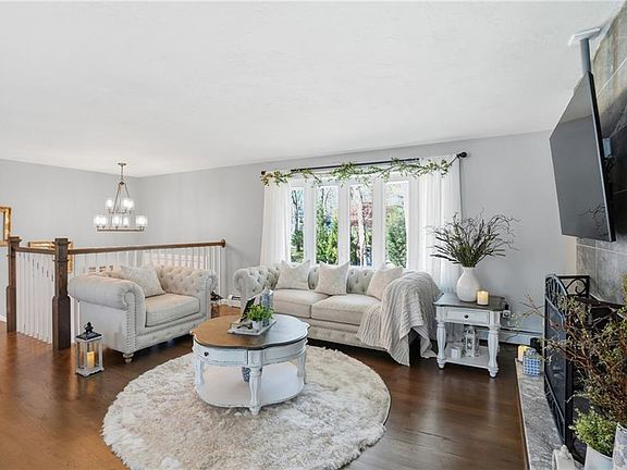5th image of 75 Oak Dell Cir
