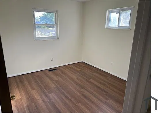 3 bed, 1100 sqft, $1,300 — Photo 3