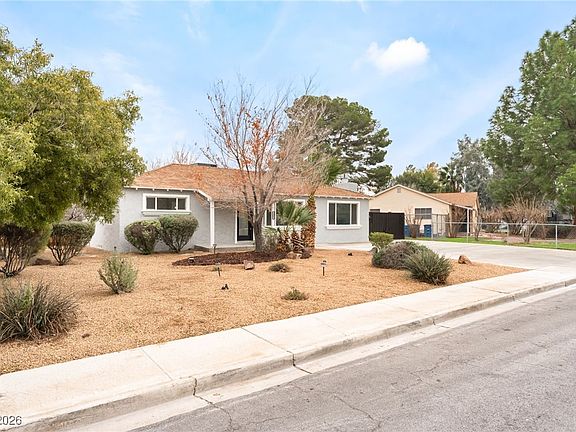 4th image of 1261 Douglas Dr