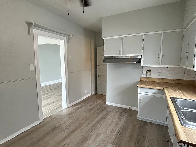 9825 Macon Ave — Photo 4