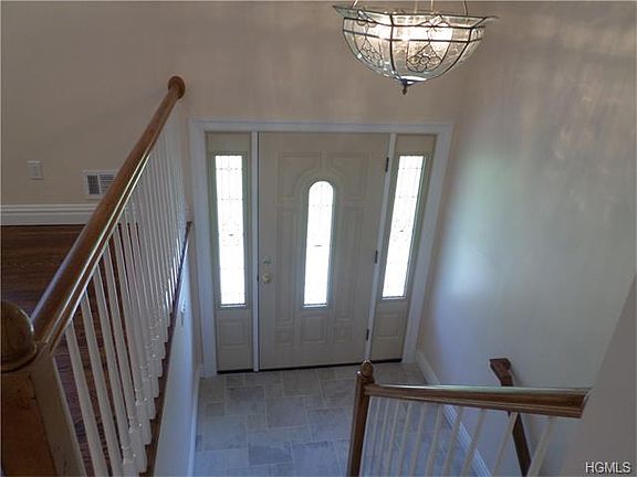 2nd image of 3 Fanwood Ln