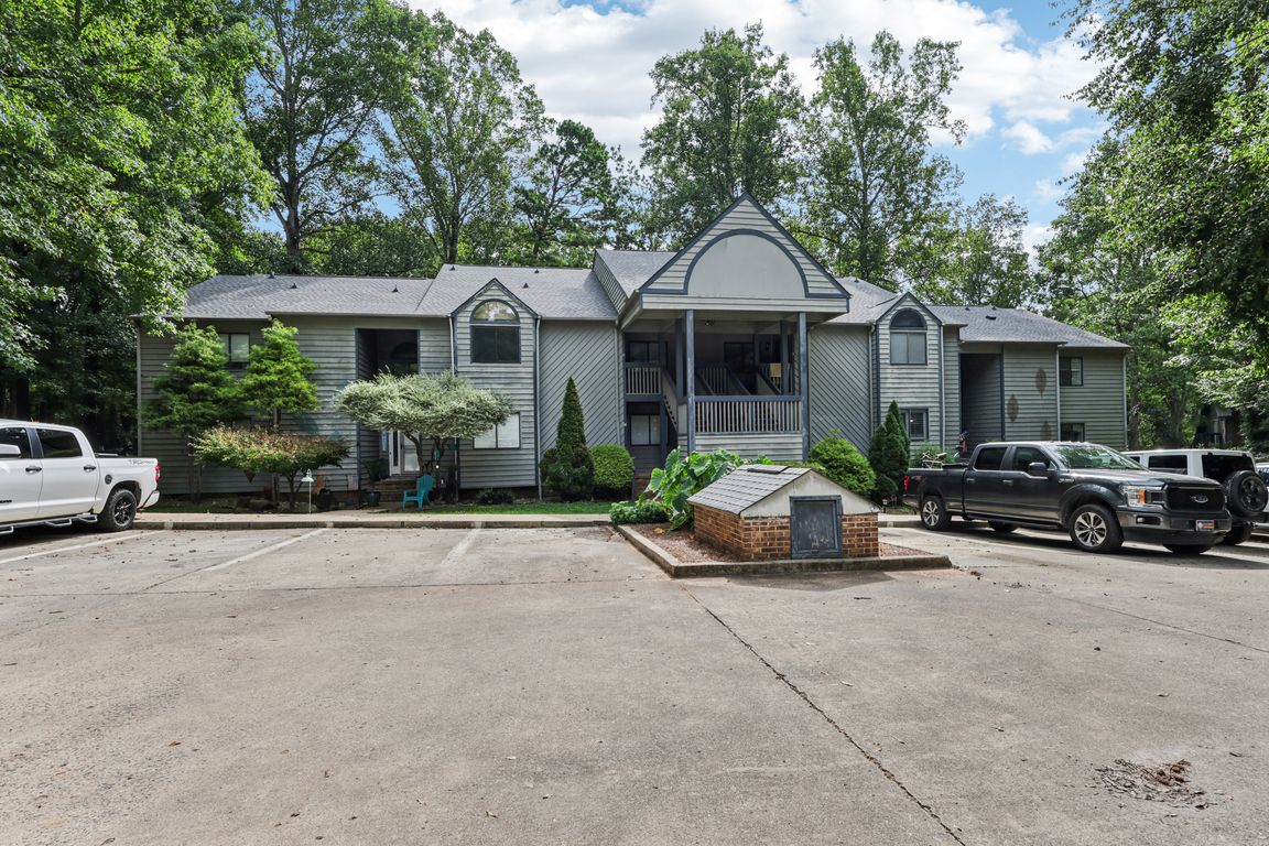 Springpoint Rd-S2208-001.jpg