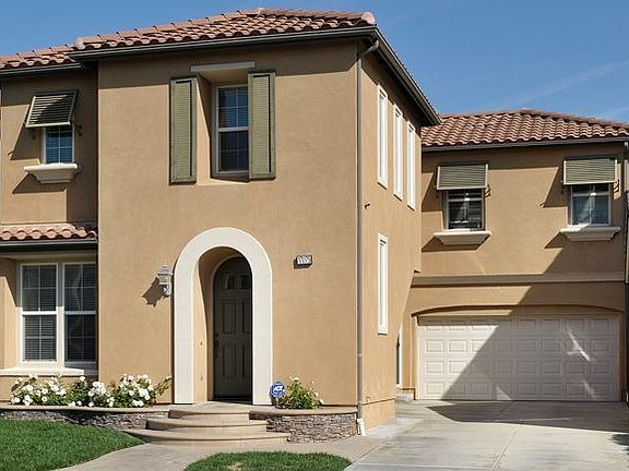 walking distance to playground, pool&spa