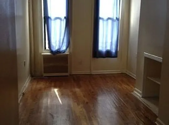 Rented by Capri Jet Realty Corp | media 11