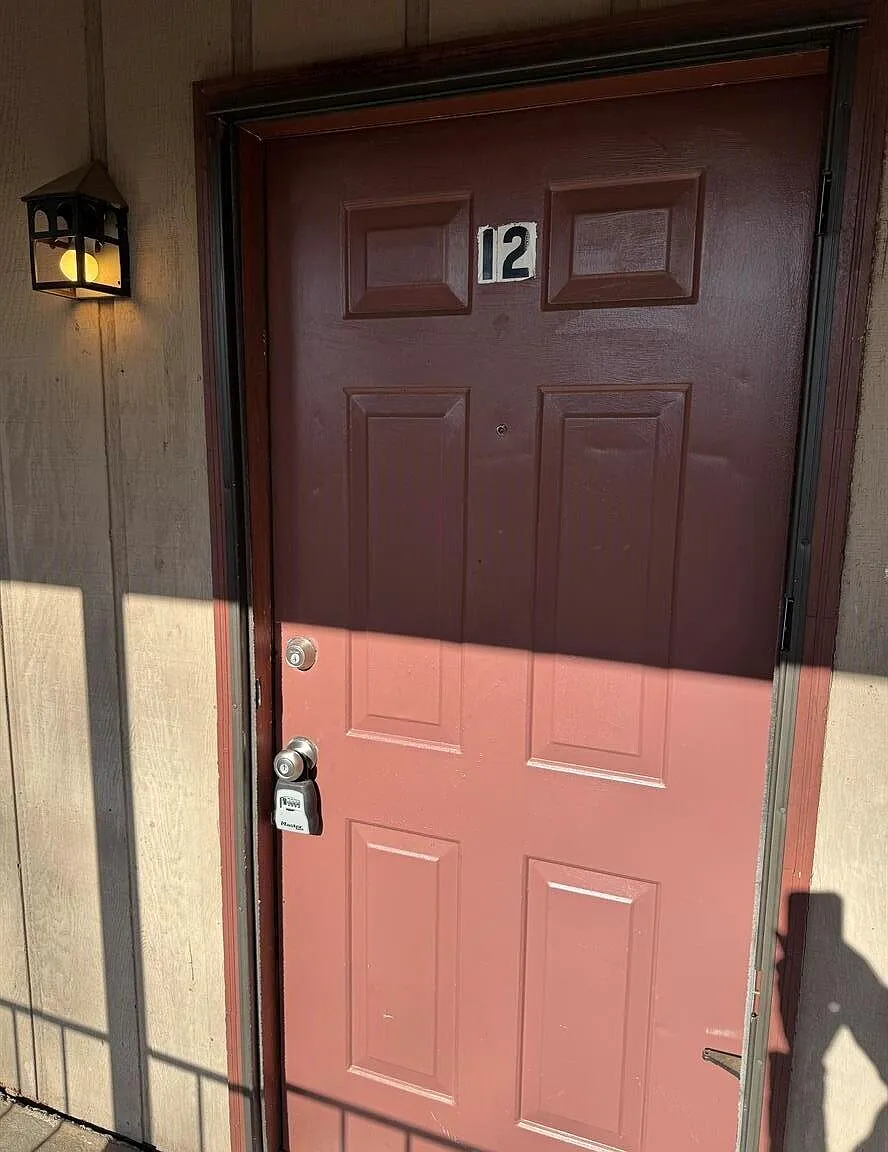 2 bed, 1.0 bath, 800 sqft, $790 — Photo 2