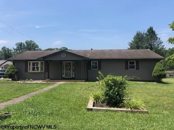 60 Greentree Dr, Shinnston, WV 26431