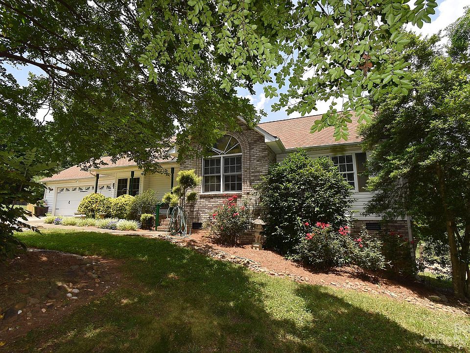 1st image of 2454 Old Pond Dr