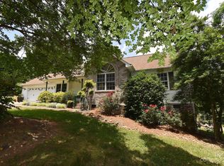 2454 Old Pond Dr, Lincolnton, NC 28092
