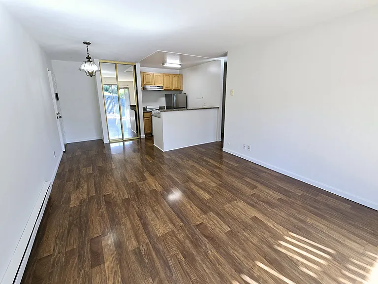 121 Piccadilly Pl #C — Photo 5