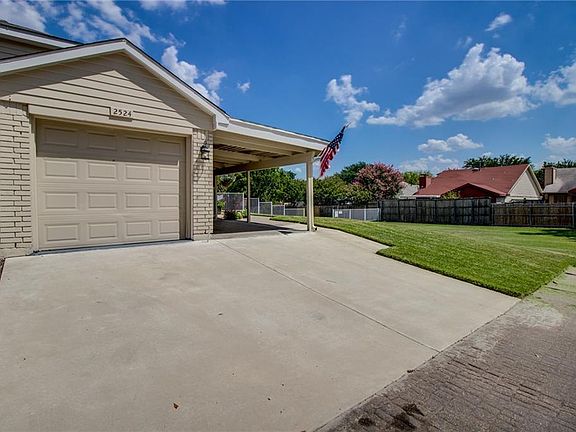 2nd image of 2524 Brook Hollow Ct