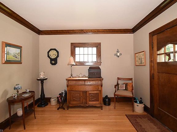 4th image of 2186 Lewis Dr
