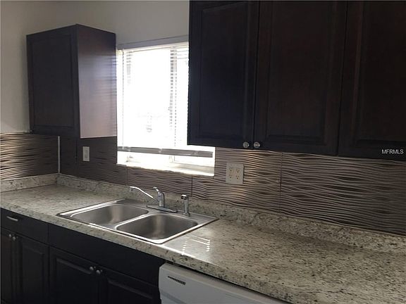 4th image of 111 Rollins St