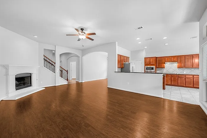 310 Bellagio Dr — Photo 9