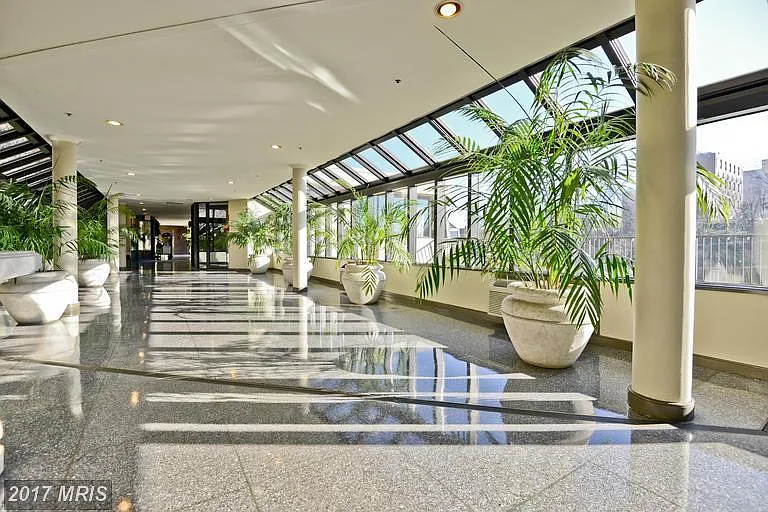 Penthouse Condo! Rosslyn! — Photo 2