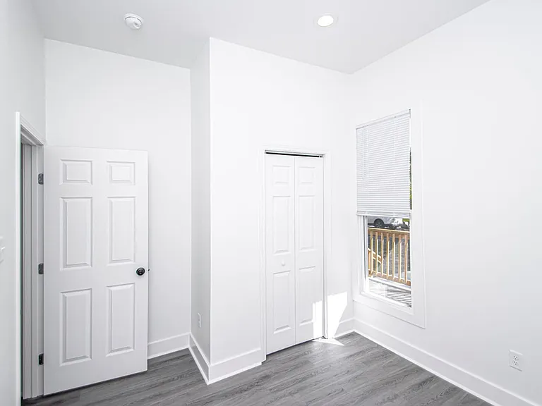 306 S Schiller St — Photo 7