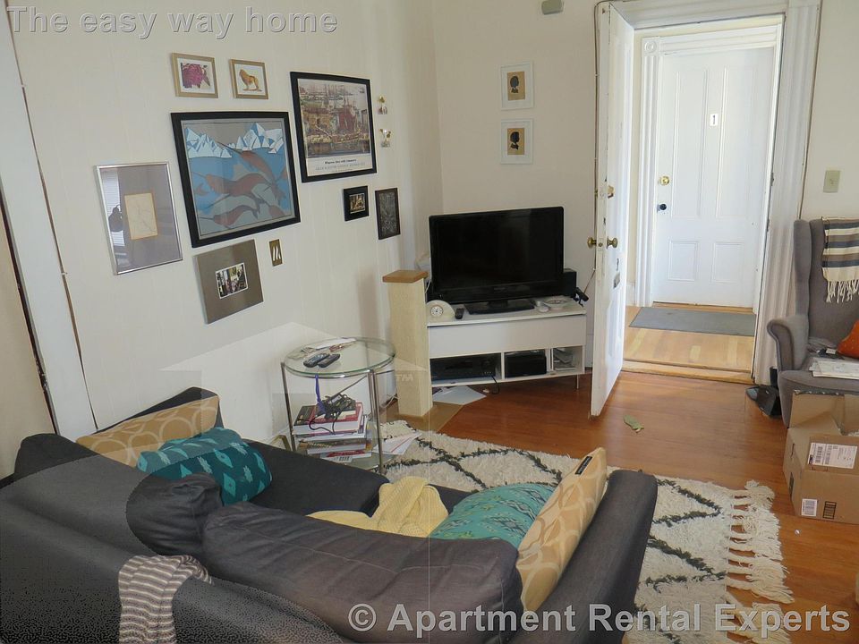 2nd image of 139 Orchard St #2