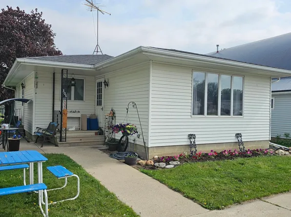 306 Main St, West Concord, MN 55985