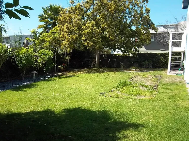 1527 Golden Ave — Photo 22