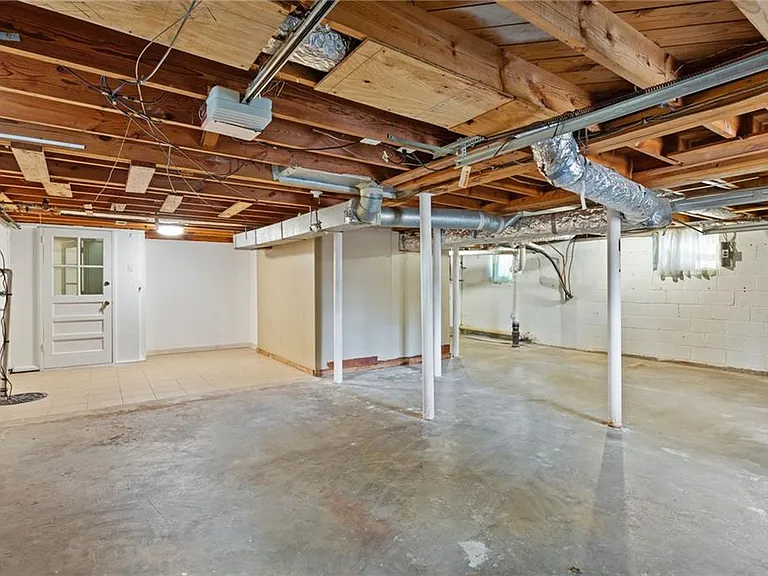 798 Bank St SE — Photo 28