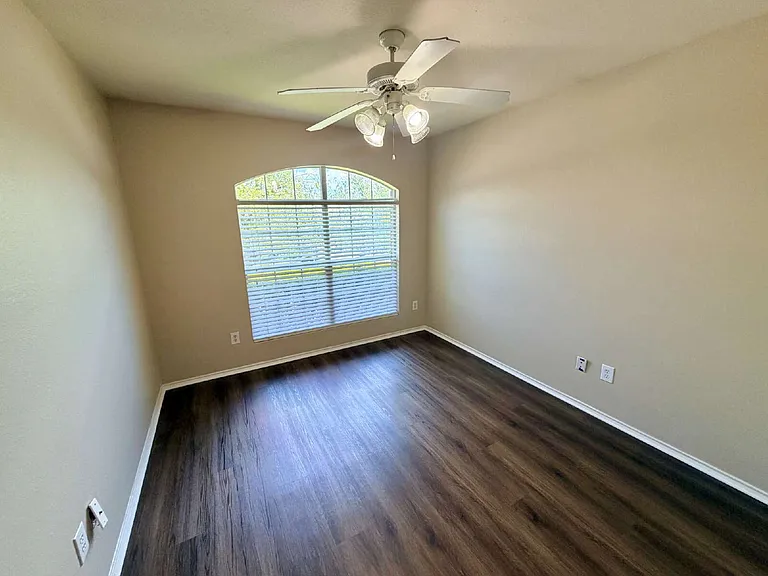 516 W South St — Photo 18