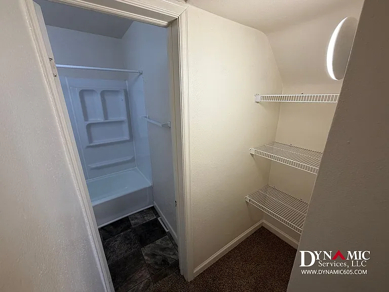 215 S Duluth Ave — Photo 17