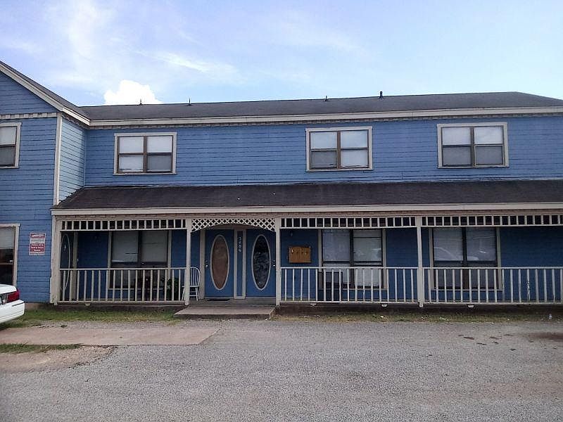 1st image of 3406 Victoria Cir APT D