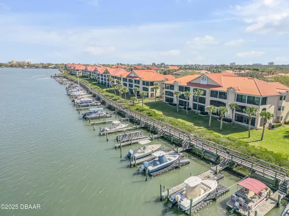 464 Bouchelle Dr APT 104, New Smyrna Beach, FL 32169