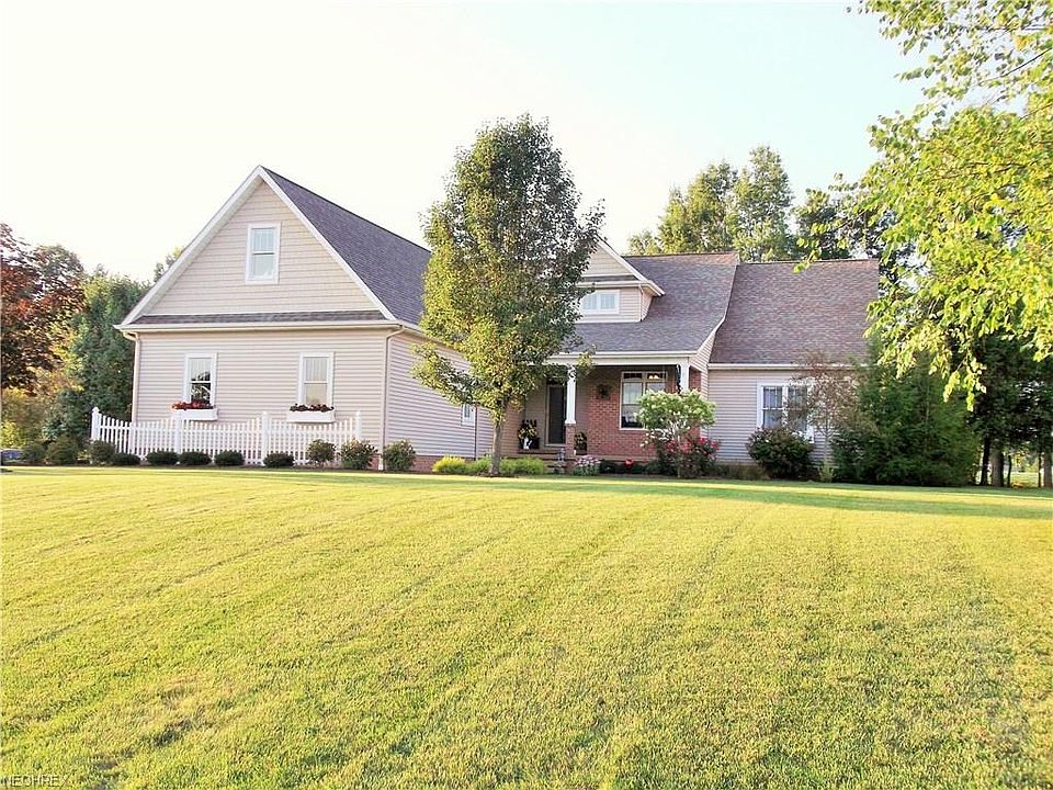 1st image of 221 Cross Creek Dr