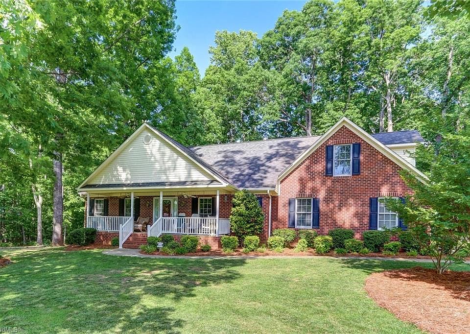 1st image of 220 Shagbark Dr