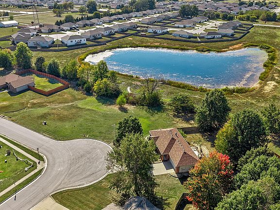 5th image of 162 Pine Ridge Boulevard