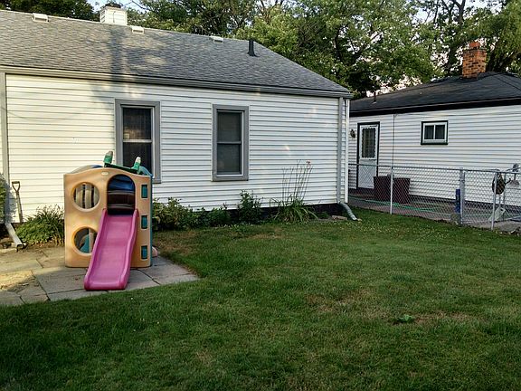 2nd image of 23835 Cayuga Ave