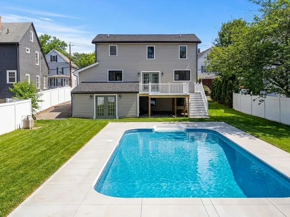 193 Park St, Stoneham, MA 02180