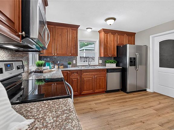 5th image of 428 Draper Dr