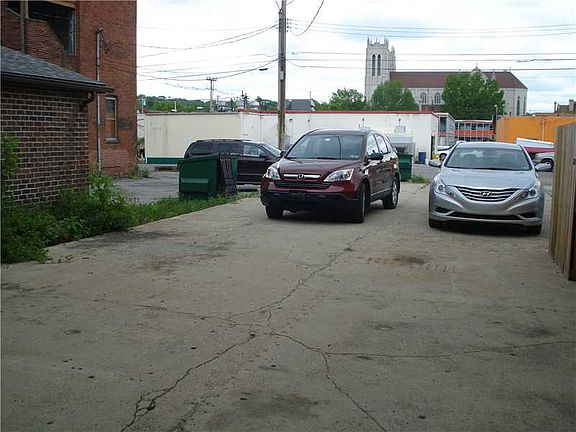 2nd image of 109 N Mercer St