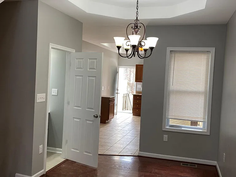 1827 W Fayette St — Photo 12