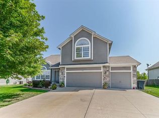 719 Corrington Dr, Raymore, MO 64083