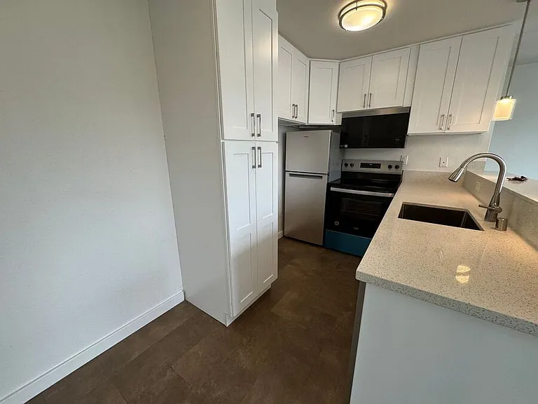 2828 College Ave — Photo 9
