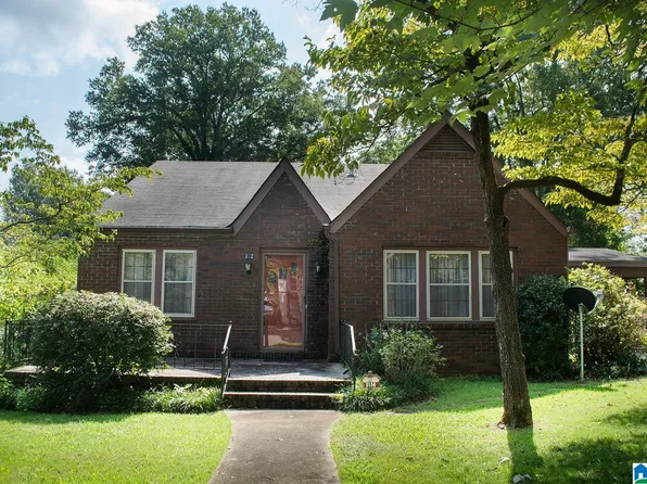 702 Cherokee St, Talladega, AL 35160