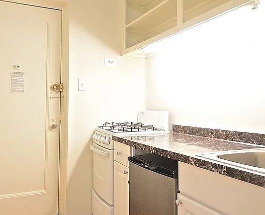 3rd image of 315 W 105th St APT 2R