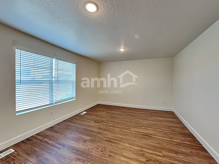 1328 E White St — Photo 18