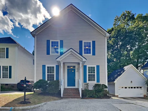 112 Park Oaks Ct, Cary, NC 27519