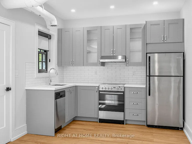 1095 Queen St E #2 — Photo 11