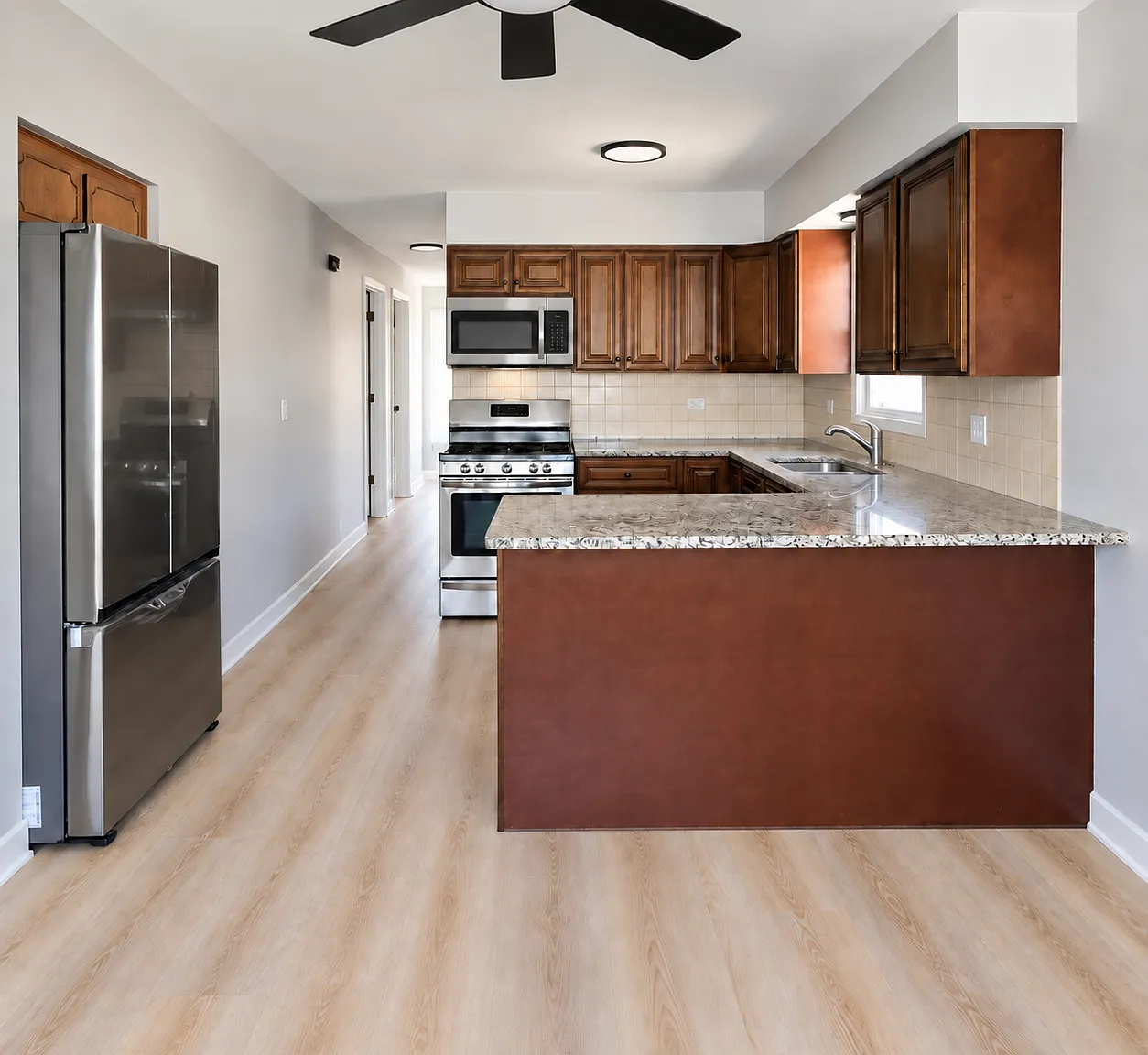 8652 W Catherine Ave — Photo 1