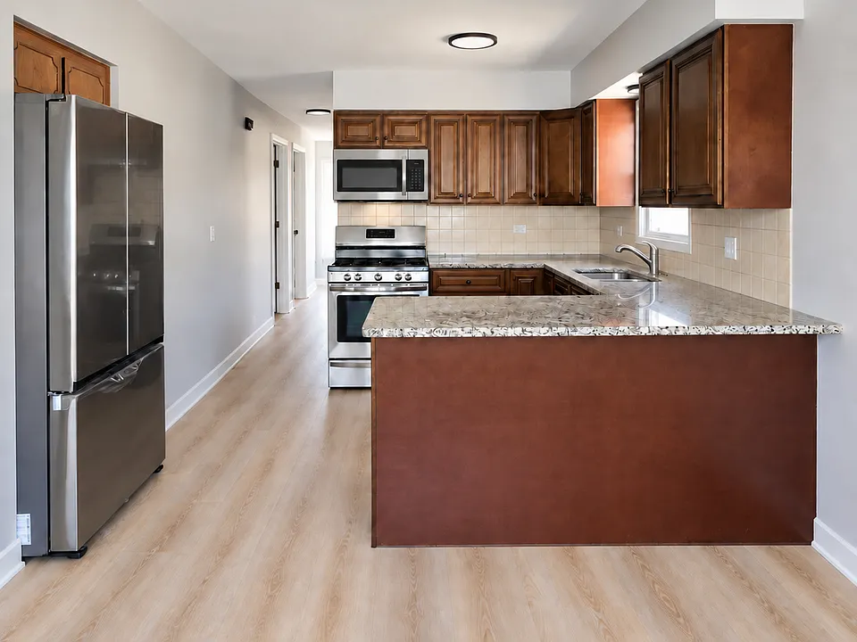 8652 W Catherine Ave #2