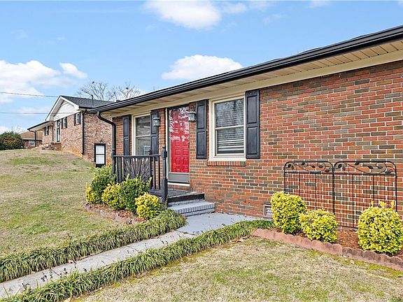 3rd image of 2 Cameo Dr NW