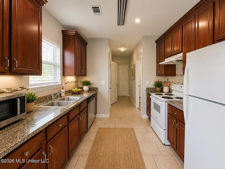 301 Lac Bleu Ave #B — Photo 6
