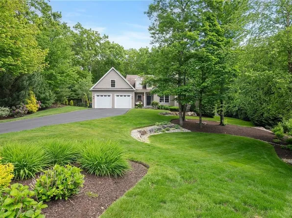 23 Crest Cir, Smithfield, RI 02917