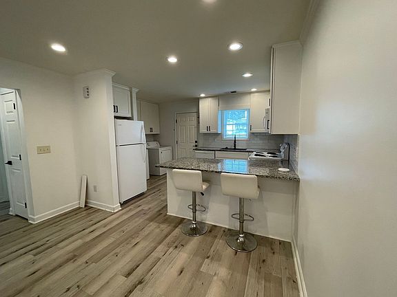 4th image of 3806 E North St #2B-1BA-850SQFT