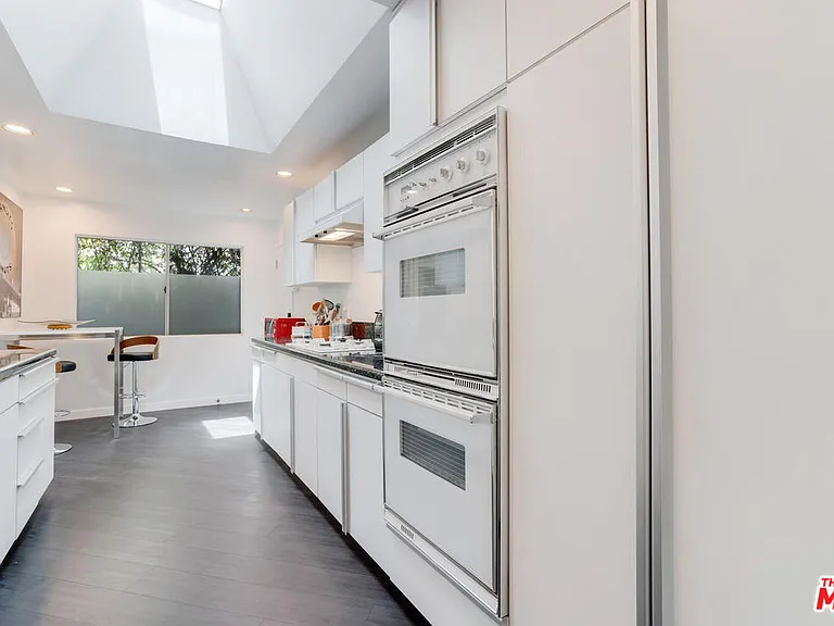 22705 Crespi St — Photo 17